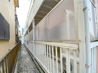 エクステリアリフォーム 目隠しフェンスで入居者が安心して生活できるおしゃれなアパート