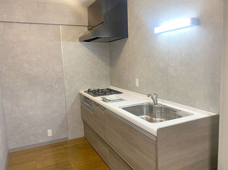 トイレリフォーム コンクリート風の内装が素敵なキッチンと使いやすいトイレ
