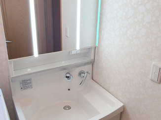 洗面リフォーム 使いやすさにもこだわった、キレイで明るい洗面室